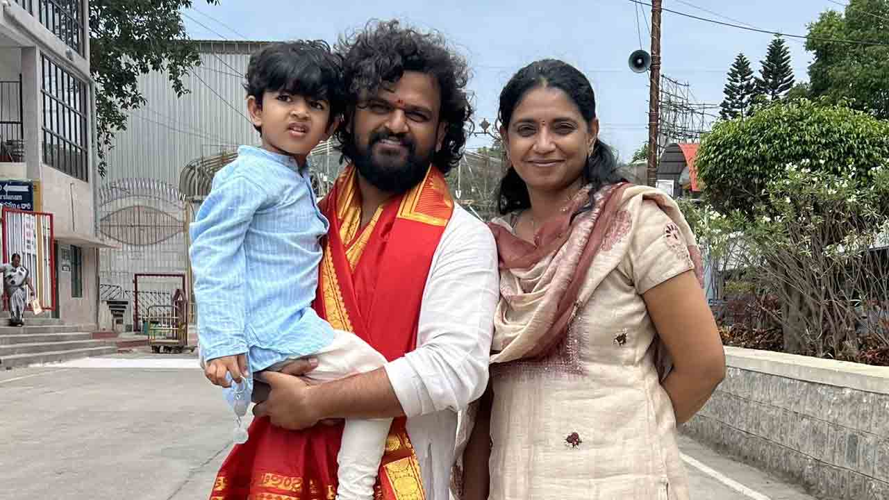 Sailesh Kolanu | నా కొడుకు దేవుడితో మాట్లాడాడు : శైలేష్ కొలను