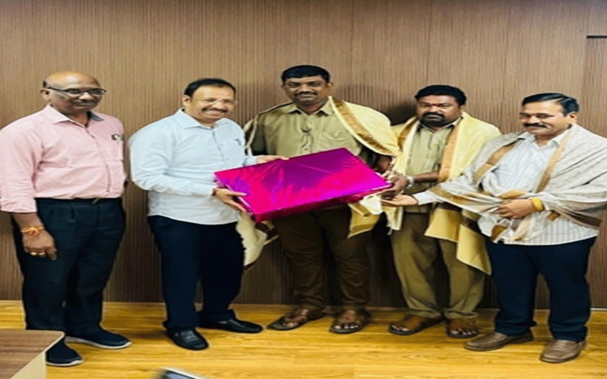 Nakrekal : ఆర్టీసీ డ్రైవర్, కండక్టర్‌కు సజ్జనార్ అభినందనలు