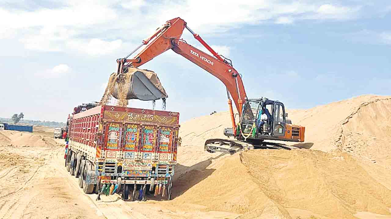 Sand Price | కాంగ్రెస్‌ సర్కార్‌ నిర్లక్ష్యంతో వేసవిలోనూ దిగిరాని ఇసుక ధర.. టన్నుకు 2వేలకు పైనే!