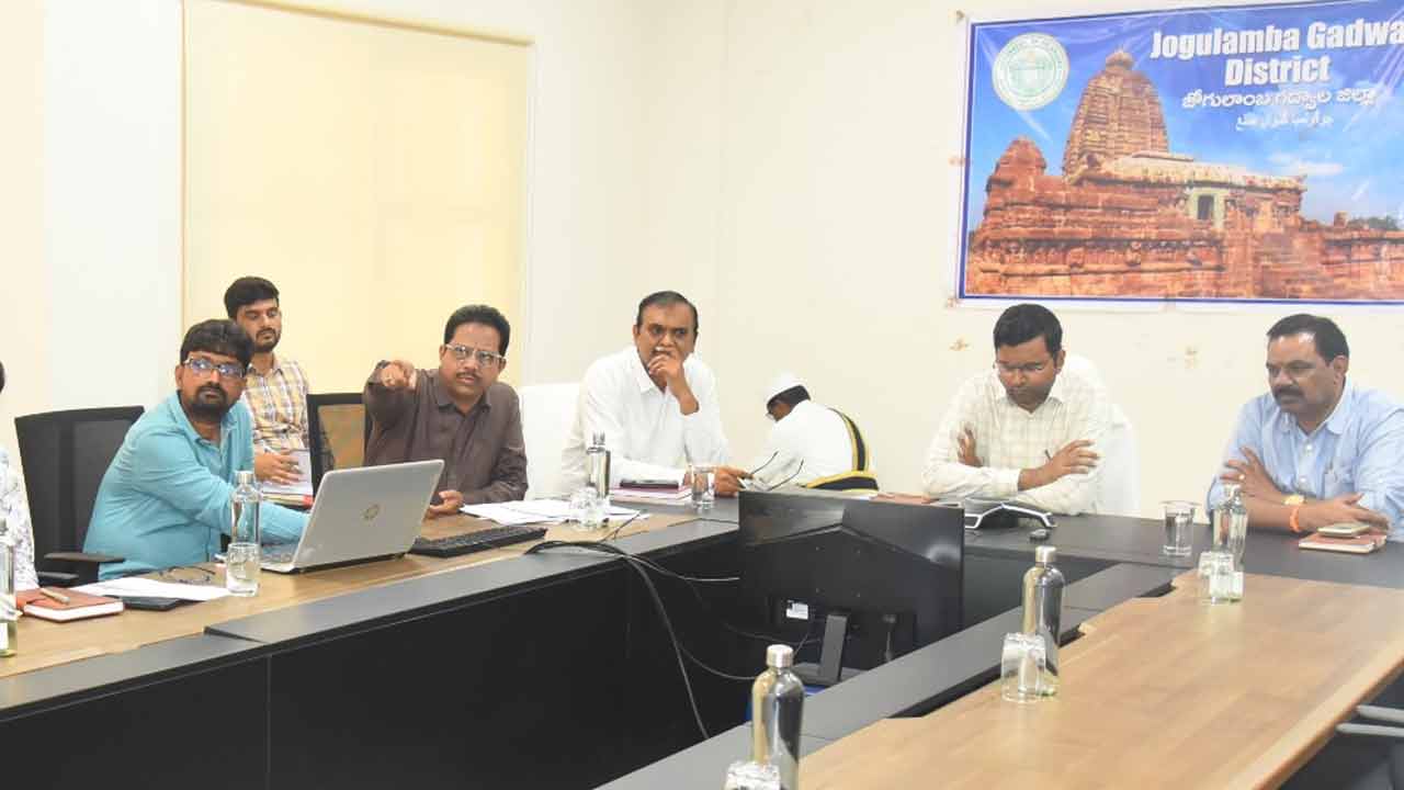 Gadwal | భూ సేకరణ పనులు త్వరితగతిన చేపట్టాలి : క‌లెక్ట‌ర్ సంతోష్