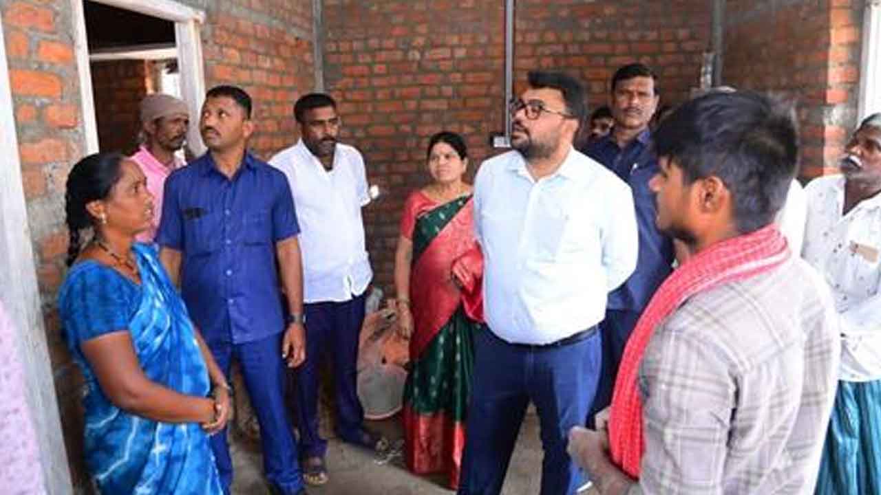 Collector Santosh | నిబంధనల ప్రకారం ఇందిరమ్మ ఇండ్లు నిర్మించుకోవాలి : కలెక్టర్‌ సంతోష్
