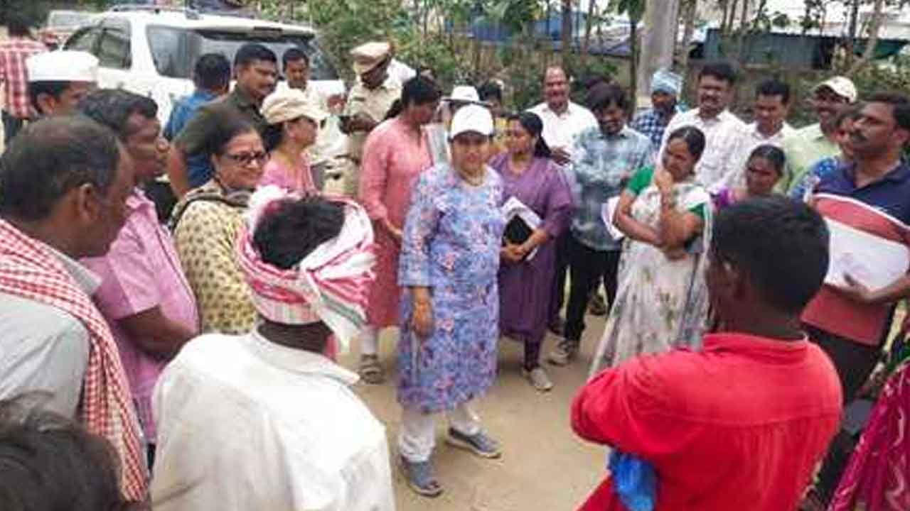 Satya Sarada | త్వరగా ధాన్యం డబ్బులు రైతులకు అందించేలా చర్యలు తీసుకోవాలి : కలెక్టర్ సత్య శారద