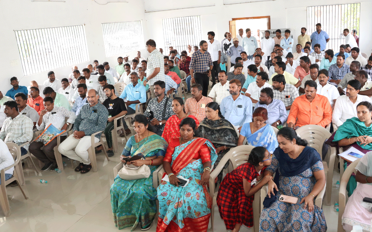 Nalgonda : రైతులకు నాణ్యమైన విత్తనాలు అందించాలి : కలెక్టర్ ఇలా త్రిపాఠి