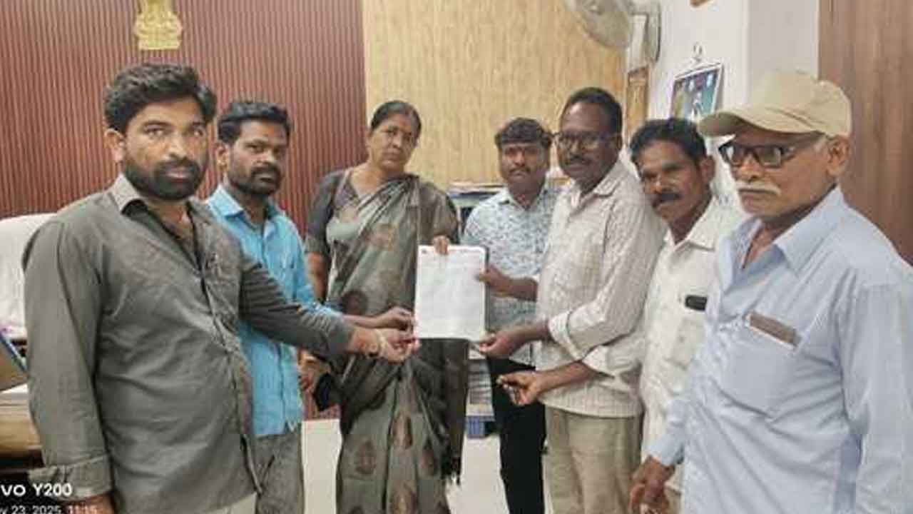 Adulterated seeds | కల్తీ విత్తనాలు అమ్మే వారిపై కఠిన చర్యలు తీసుకోవాలి : ఈర్ల పైడి