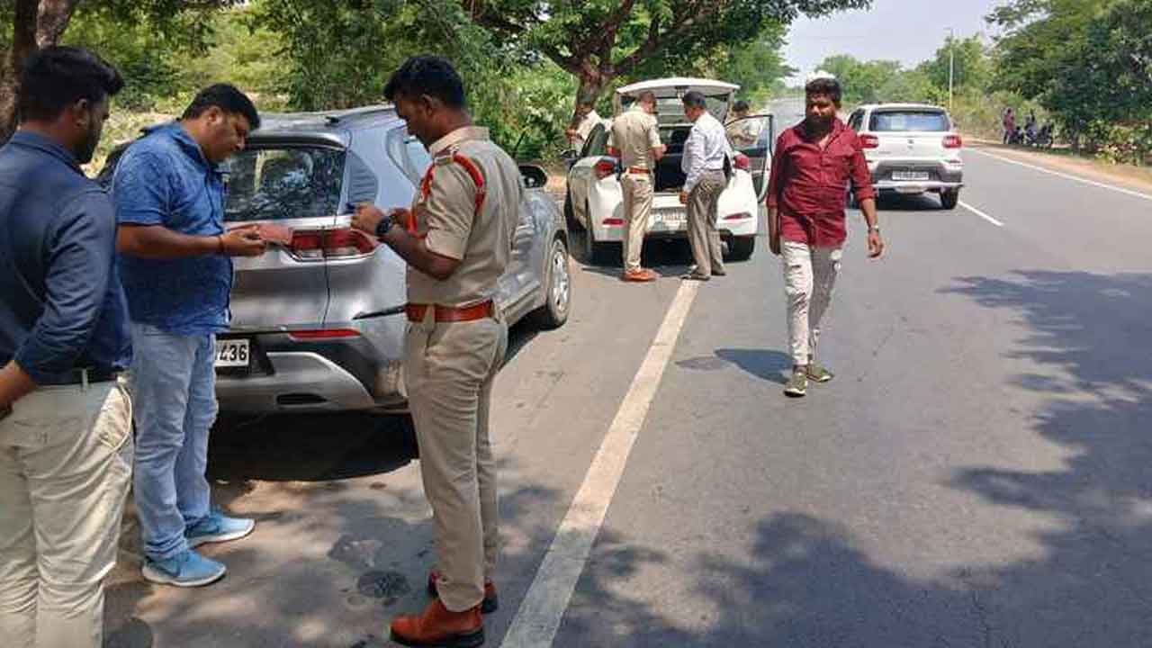 Vehicle inspection | నర్సింహులపేట మండలంలో విస్తృతంగా వాహనాల తనిఖీ