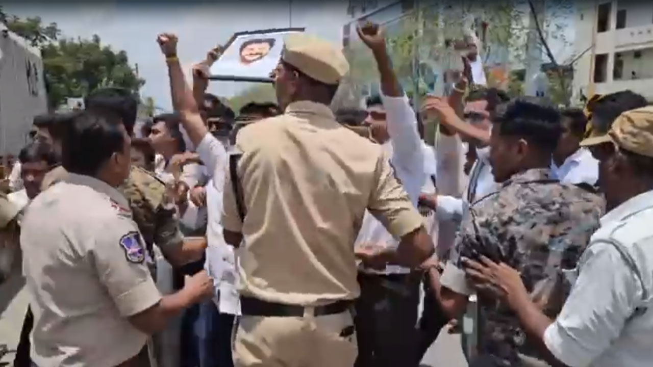 Sircilla | సిరిసిల్లలో కాంగ్రెస్ నేతల దౌర్జన్యం.. ఎమ్మెల్యే క్యాంపు కార్యాలయంపై దాడికి యత్నం