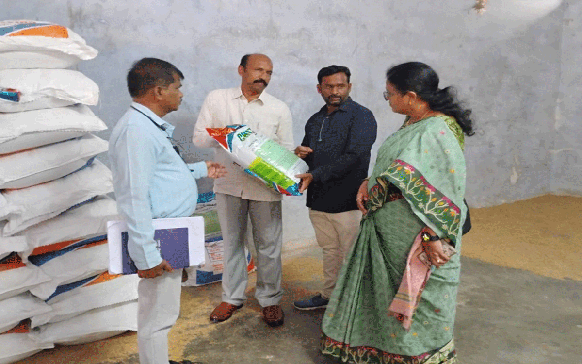 Munagala : రైతులకు నాణ్యమైన విత్తనాలు అందుబాటులో ఉంచాలి : జ‌డ్పీ డిప్యూటీ సీఈఓ శిరీష