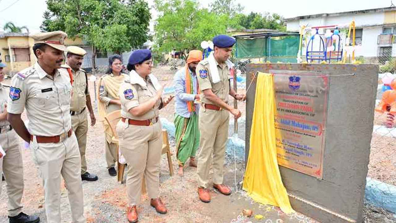 Children parks | నేరేడిగొండలో పిల్లల పార్కును ప్రారంభించిన ఎస్పీ అఖిల్ మహాజన్