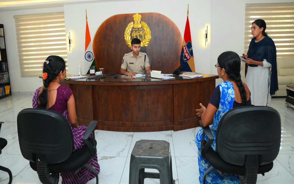 Nalgonda : ‘డయల్ యువర్ సైబర్ నేస్తం’ ను సద్వినియోగం చేసుకోవాలి : ఎస్పీ శరత్ చంద్ర పవార్