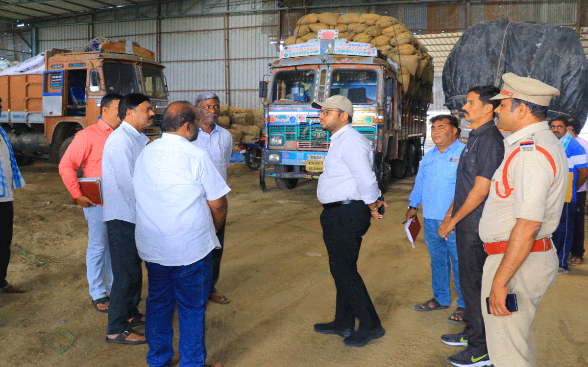 Tirumalagiri : మిల్లర్లు ధాన్యాన్ని వెంటనే దిగుమతి చేసుకోవాలి : కలెక్టర్ తేజస్ నంద్లాల్ పవార్