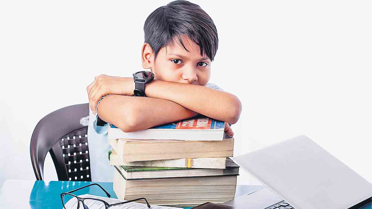 Students | భయంగా ఉంది.. బతకాలని లేదు.. పరీక్షల్లో మార్కులు తక్కువొస్తే అమ్మానాన్న తిడతారేమో!