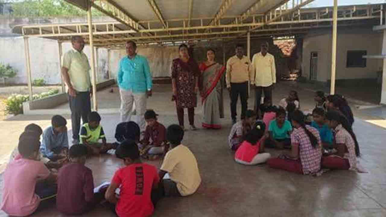 Summer Classes  | వేసవి శిక్షణ తరగతులను సద్వినియోగం చేసుకోవాలి : ఎంఈవో