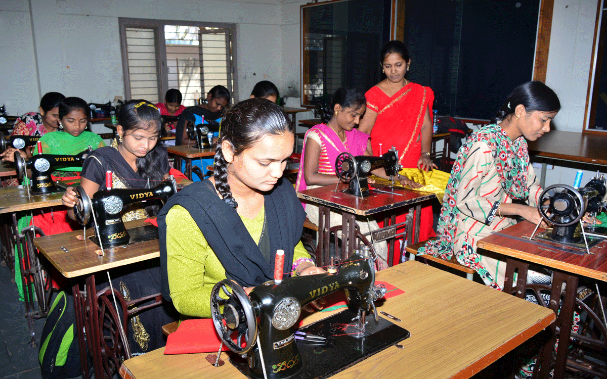Kothagudem Urban : న్యాక్ ఆధ్వ‌ర్యంలో ఎస్సీ మహిళలకు టైలరింగ్‌లో ఉచిత శిక్షణ
