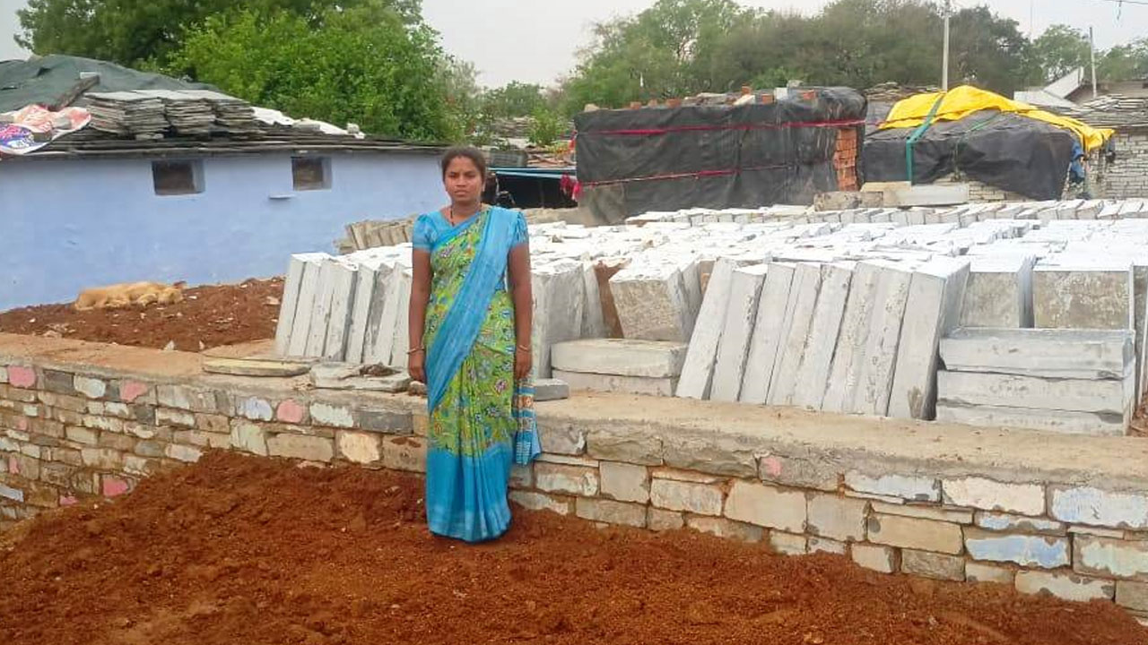 Indiramma House Scheme | లబోదిబోమంటున్న ఇందిరమ్మ లబ్దిదారులు.. బిల్లులు చెల్లించేందుకు అధికారుల కొర్రీలు