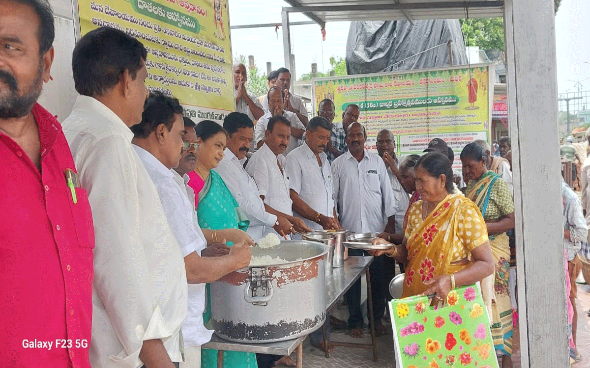 Madhira : మ‌ధిర‌లో తాతా మధు జన్మదిన వేడుకలు