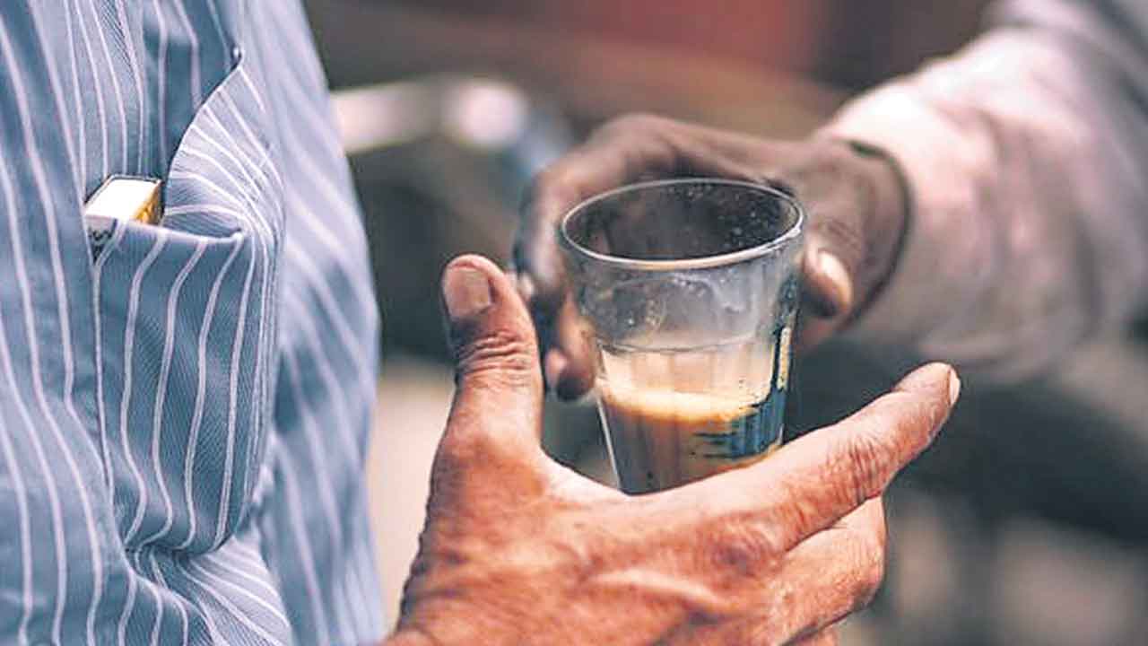 Constipation | మలబద్ధకానికి బాటలు వేసే టీలు.. సిగరెట్లు..!