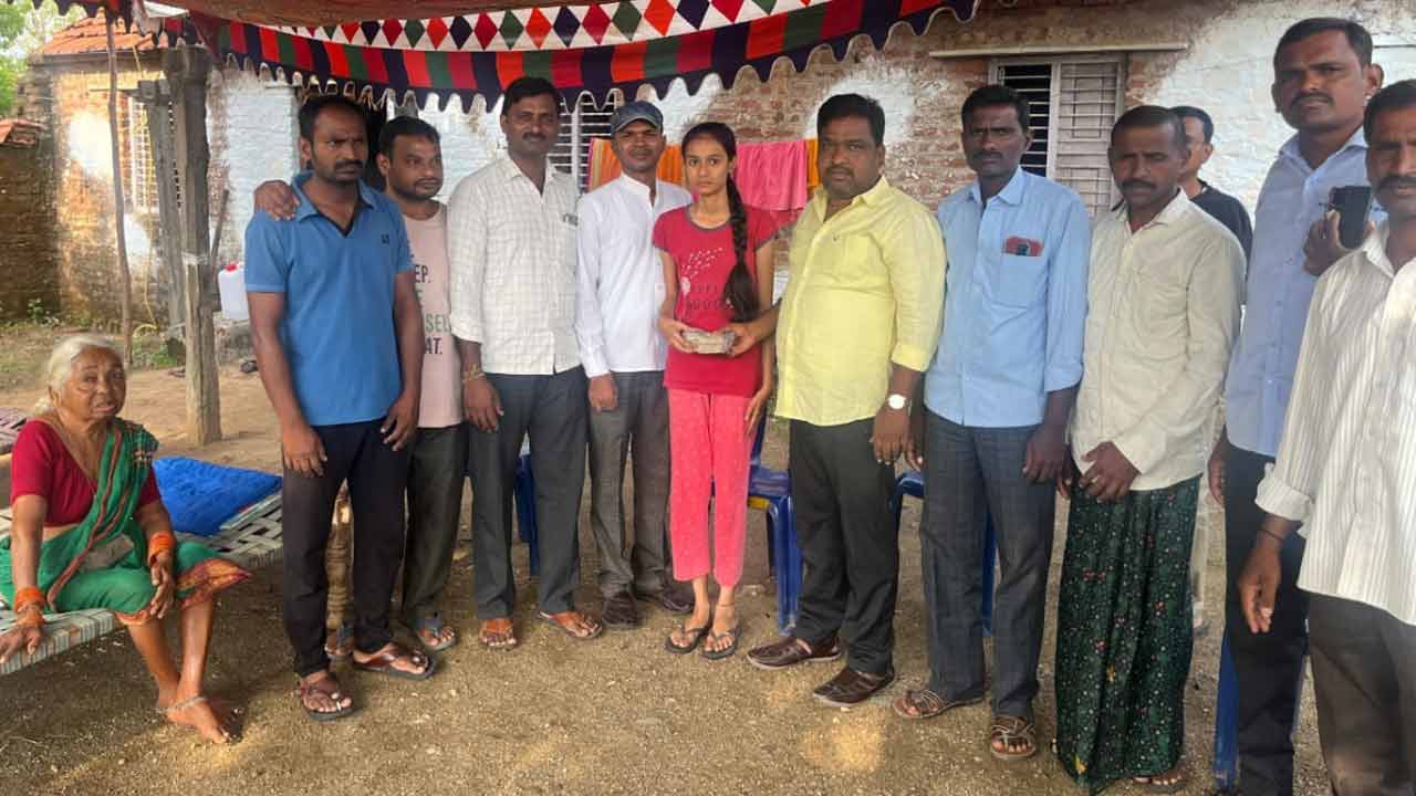 Warangal | స్నేహితుడి కుటుంబానికి అండగా నిలిచిన మిత్ర బృందం