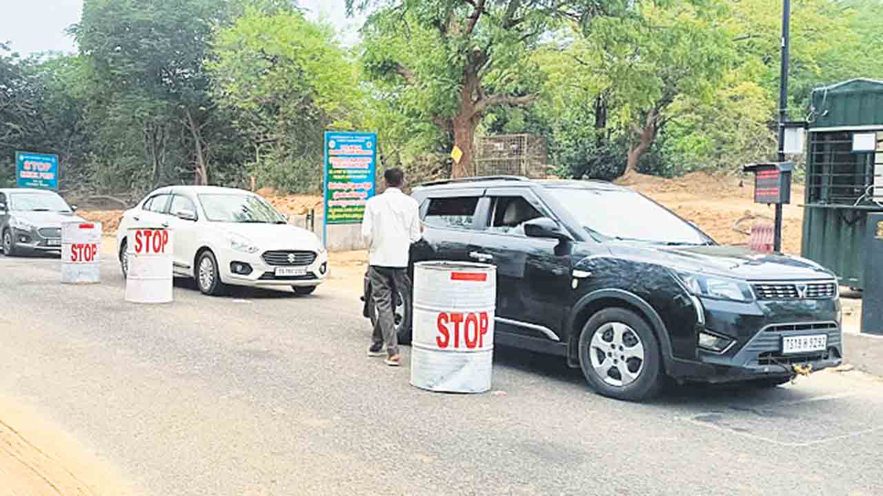 రూ.100 కడితేనే.. పుష్కర స్నానం