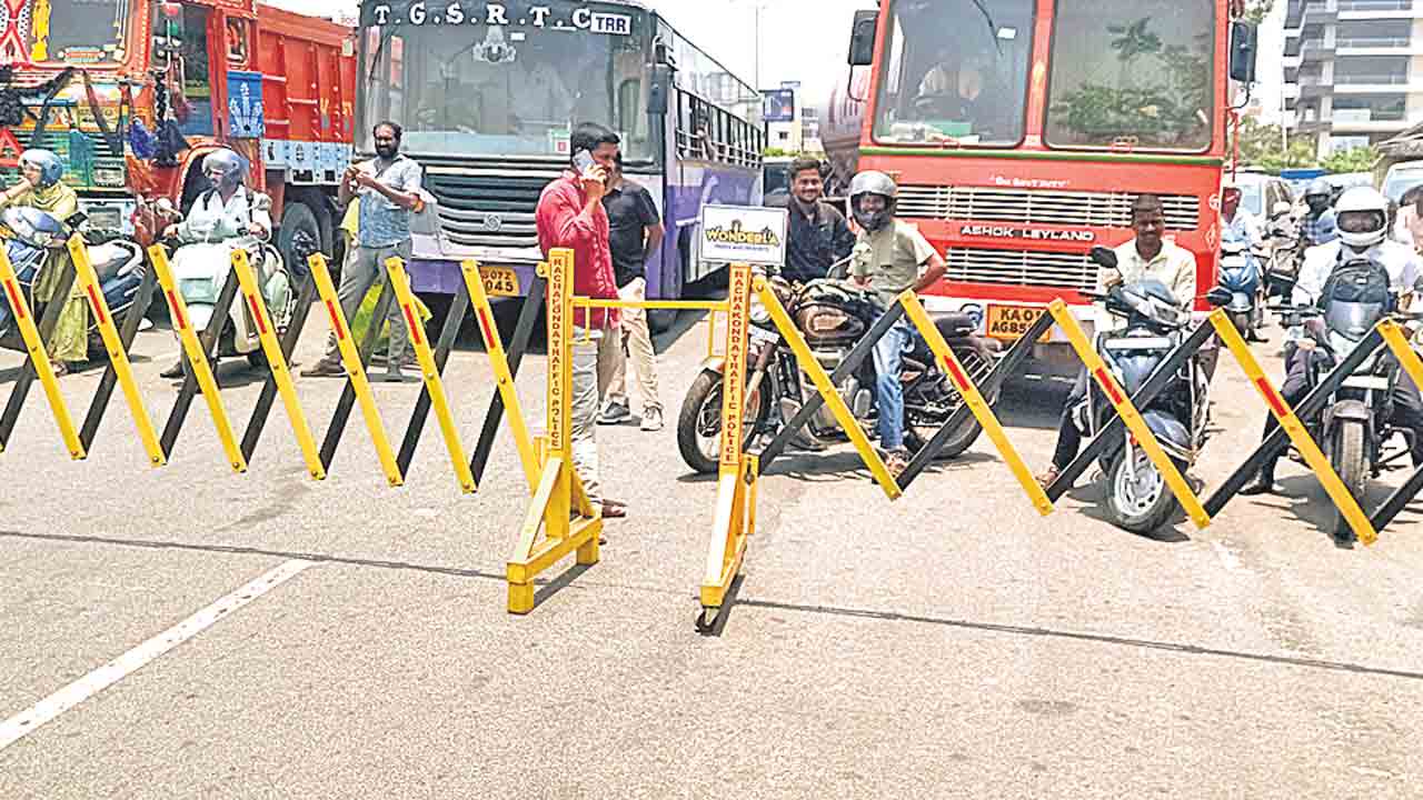 ఎర్రని ఎండలో..45 నిమిషాల పాటు..