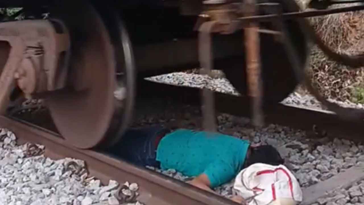 Rangareddy | ట్రాక్‌ మధ్యలో పడుకుని ప్రాణాలు కాపాడుకున్న కార్మికుడు..! తిమ్మాపూర్‌లో ఘటన