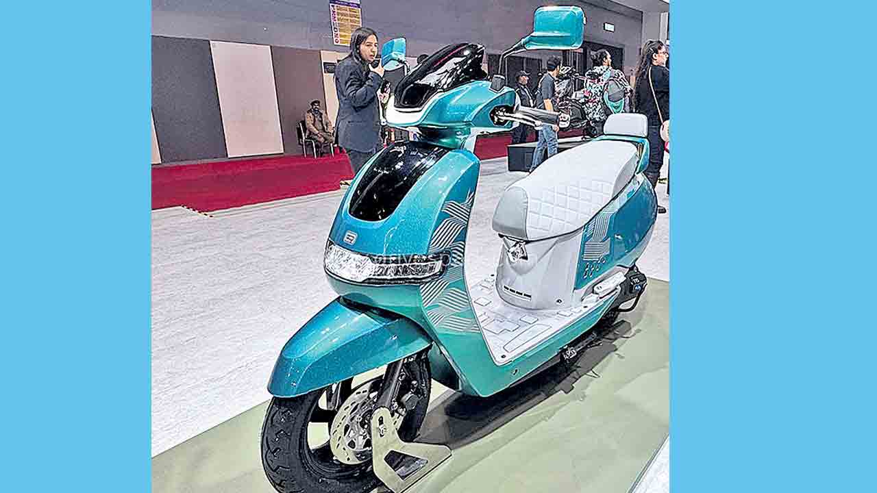 TVS iQube | భారీగా తగ్గిన టీవీఎస్‌ ఐక్యూబ్‌ ధర..