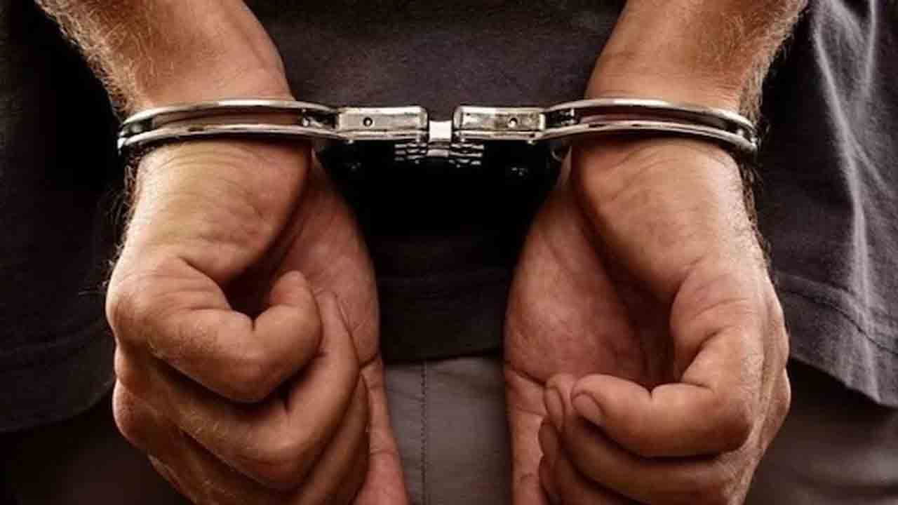 పలు చోట్ల ఆబ్కారీ దాడులు