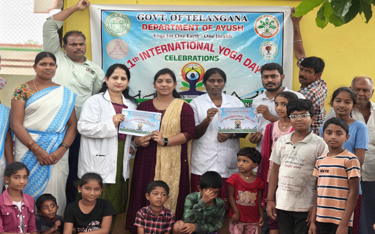 Kattangur : మానసిక ప్రశాంతతకు యోగా దోహదం : ఆయుష్ డిస్పెన్సరీ వైద్యాధికారి ఊర్మిళ