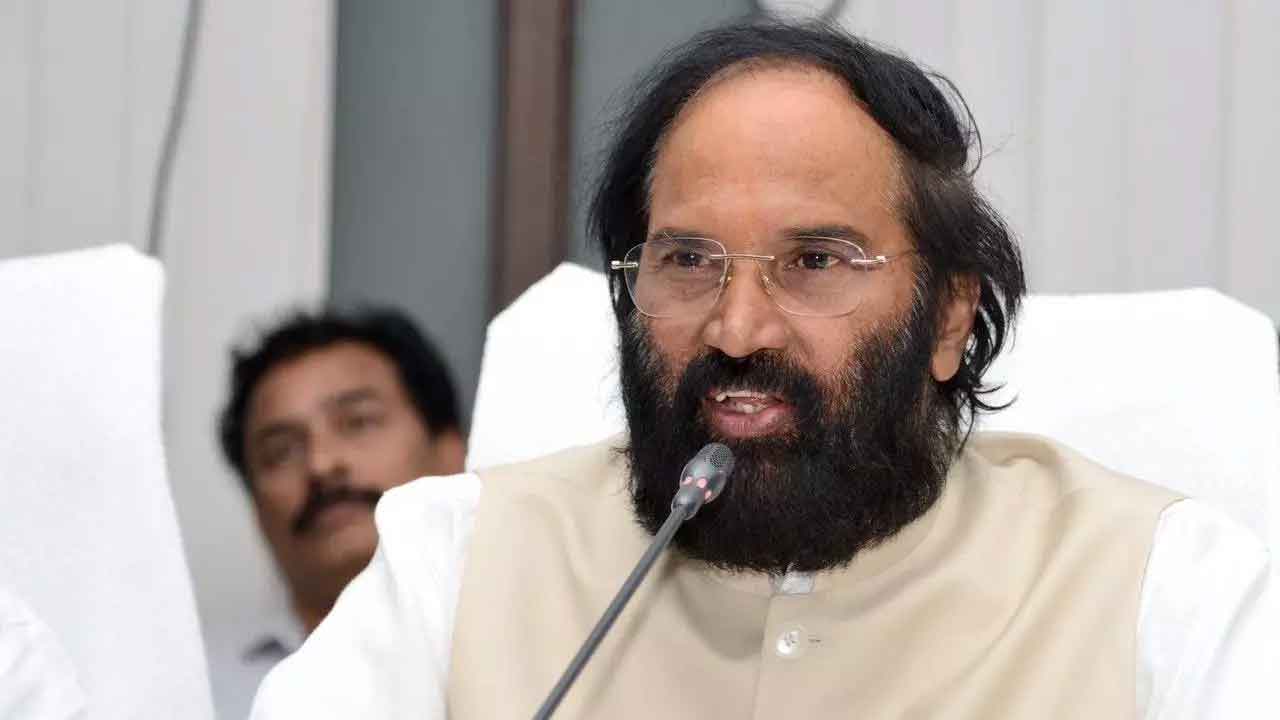 తడిసిన ధాన్యం కొనుగోలు చేస్తాం