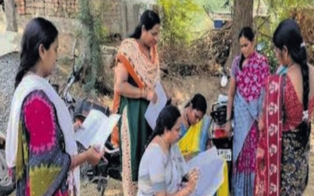 Penpahad : నారాయణగూడెంలో పొదుపు సంఘాల సొమ్ము వీఓఏ స్వాహా