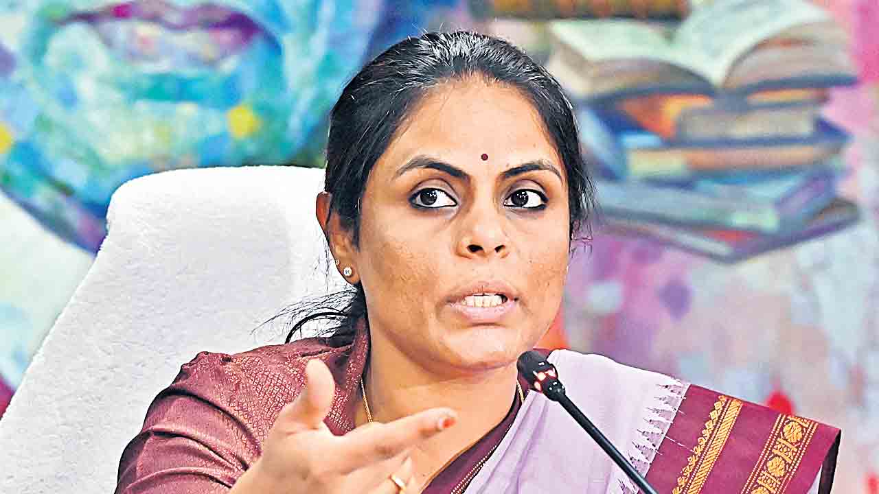 ఉద్యోగులు ఎక్కడైనా పనిచేయాలి