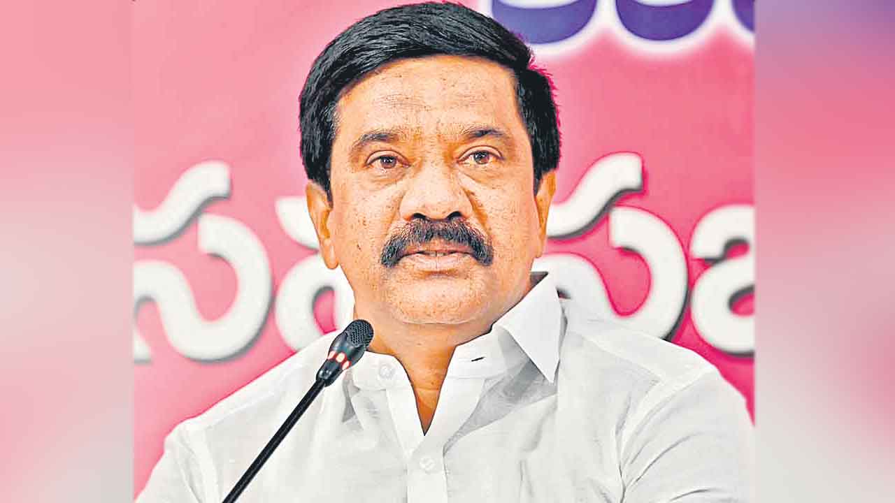 కాంగ్రెస్‌ రాజకీయ కమిషన్‌ నోటీసులు