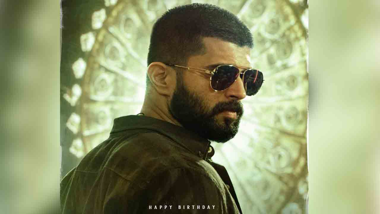 The Deverakonda | విజ‌య్ దేవ‌ర‌కొండ బ‌ర్త్‌డే స్పెష‌ల్.. ‘కింగ్‌డ‌మ్’ నుంచి కొత్త పోస్ట‌ర్ రిలీజ్