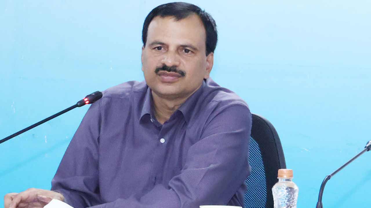 ఇబ్బందుల్లేకుండా రేషన్‌ బియ్యం అందించాలి.. డీలర్లకు అదనపు కలెక్టర్‌ ఆదేశాలు