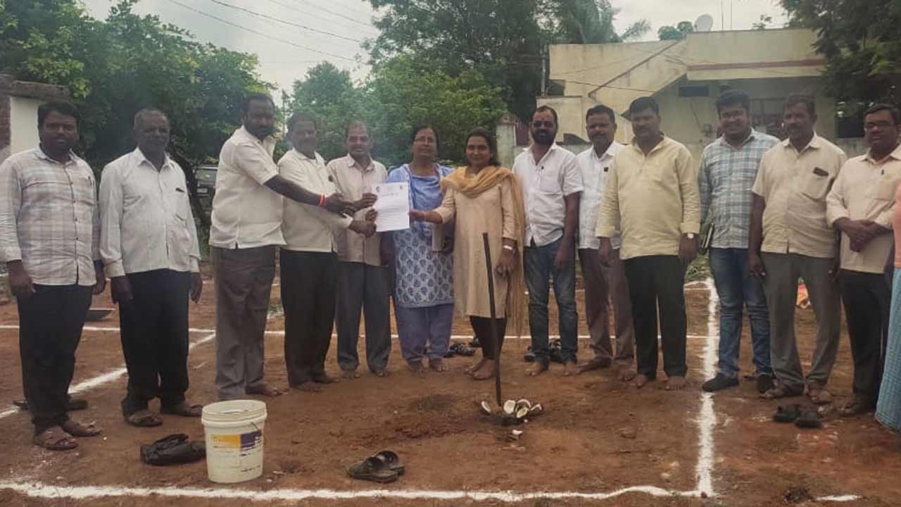 అర్హులకు ఇందిరమ్మ ఇల్లు మంజూరు చేస్తాం : పంచాయతీ కార్యదర్శి ఉమాదేవి