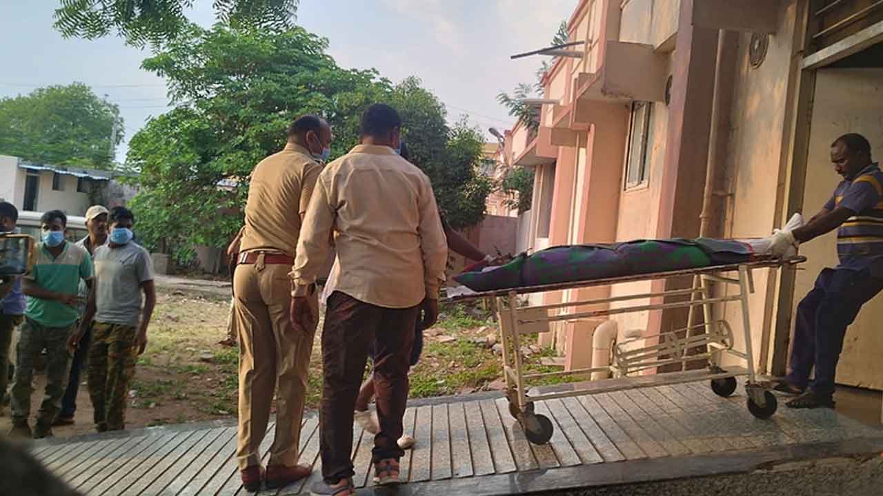 MGM | పోలీసుల మృతదేహాలకు ఎంజీఎంలో శవ పరీక్షలు