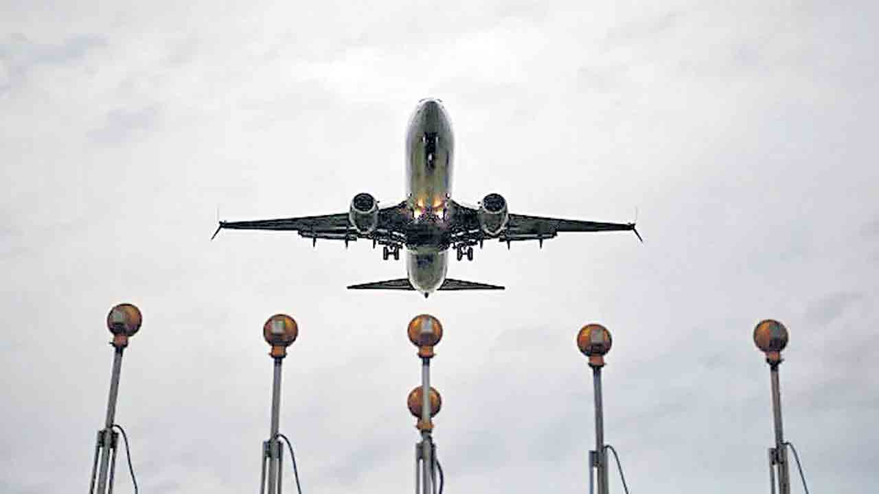 పాక్‌ విమానాల నావిగేషన్‌ జామ్‌!