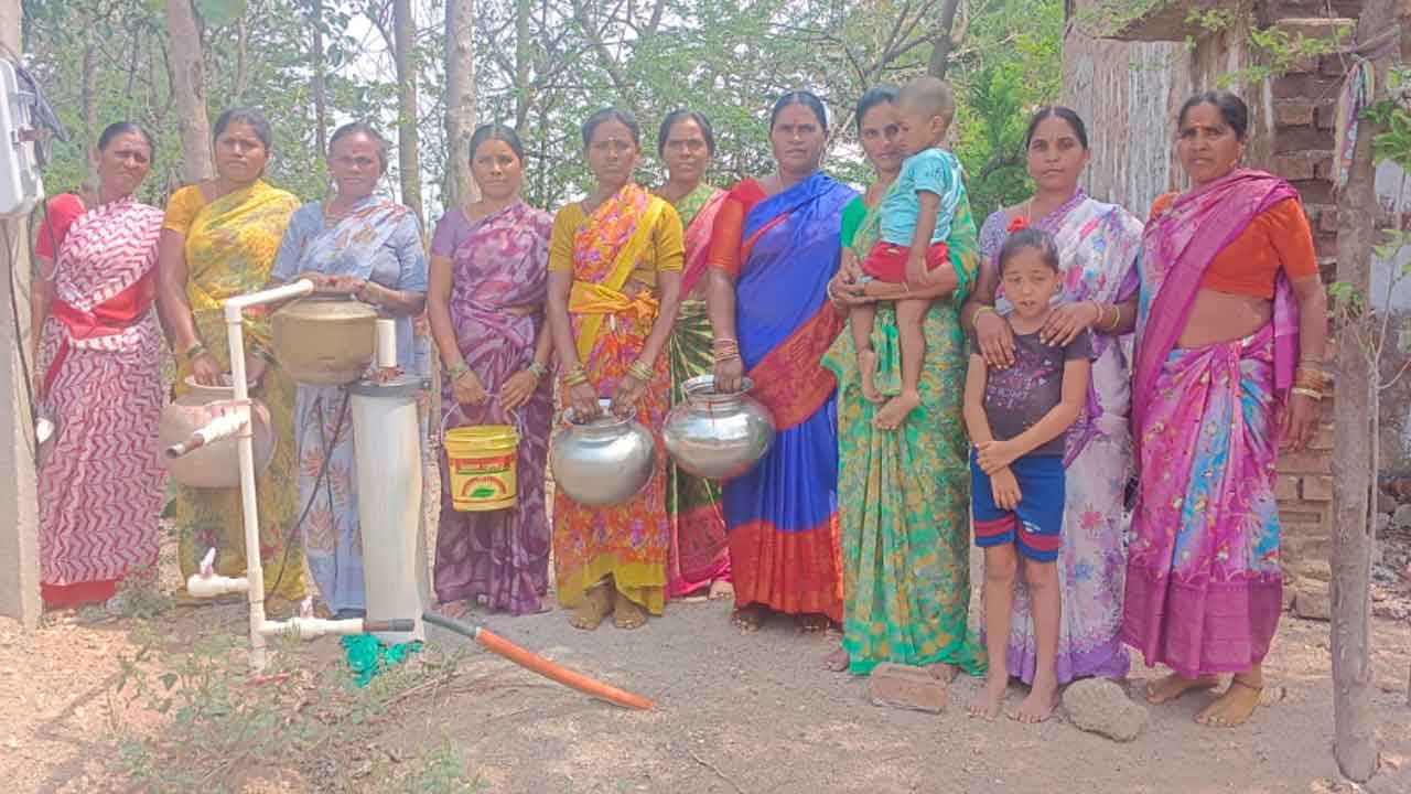 Drinking water | నర్సింగాపురంలో తాగునీటికి కటకట.. ఖాళీ బిందెలతో మహిళల నిరసన