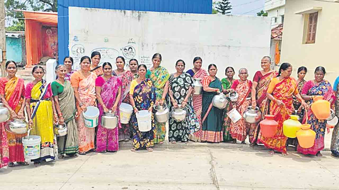 నీటి కోసం నిరసన