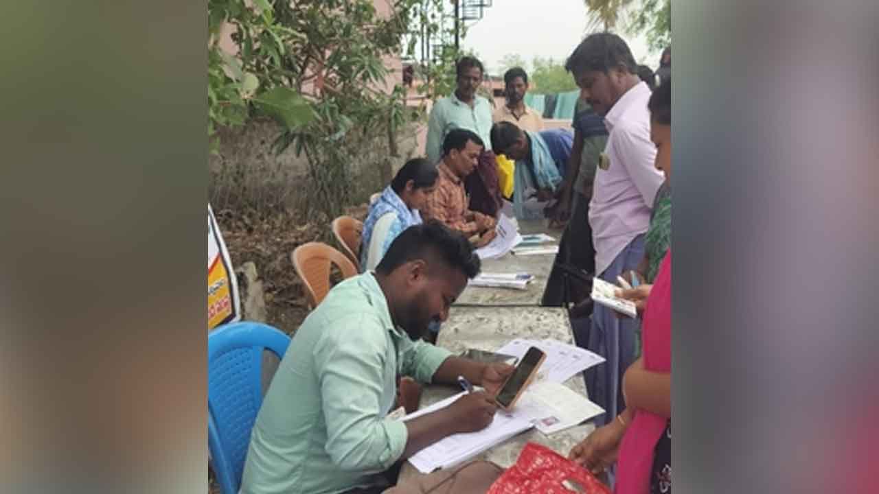 Farmers identity card | రైతులకు విశిష్ట కార్డు తప్పనిసరి : నాగరాజు