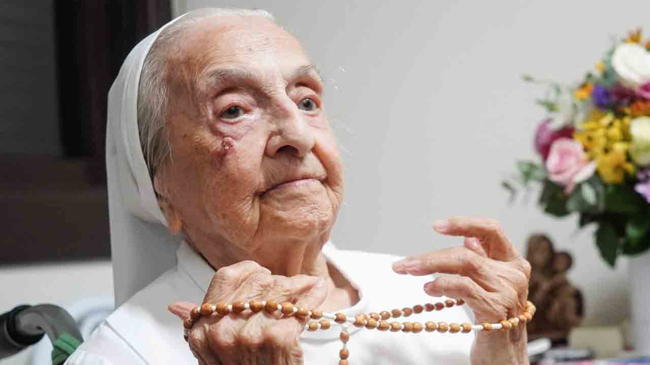 Worlds Oldest Person | ప్రపంచంలోనే అత్యంత వృద్ధమహిళ కన్నుమూత