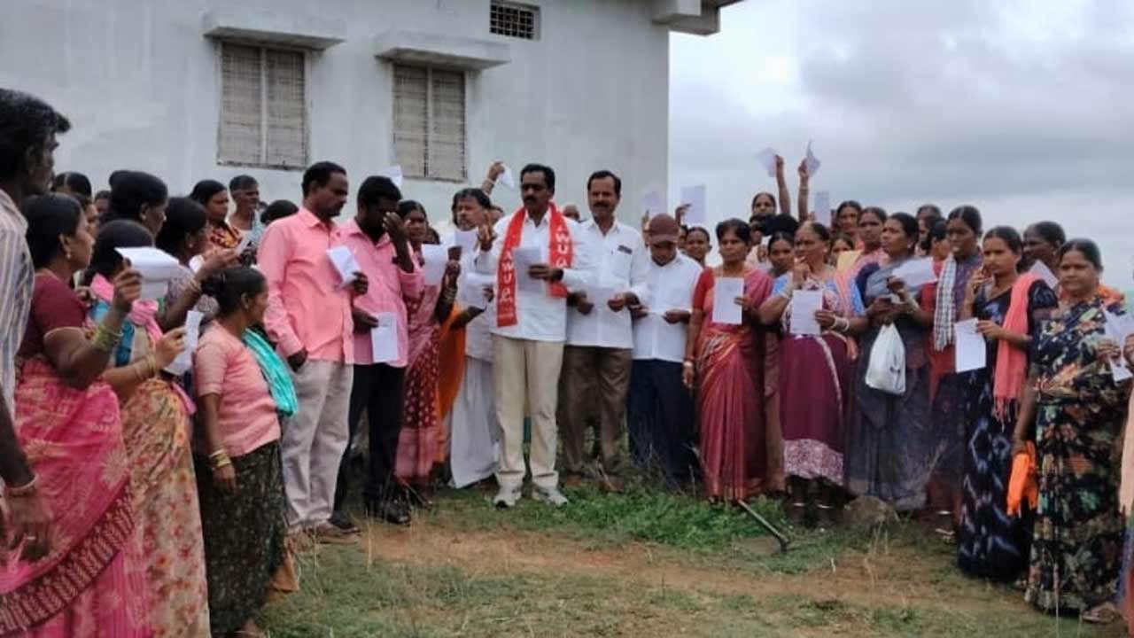 ఉపాధి హామీని నిర్వీర్యం చేసే కుట్ర జరుగుతోంది .. వ్యవసాయ కార్మిక సంఘం