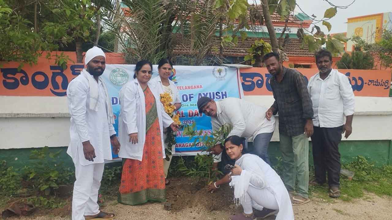 Yoga | సంపూర్ణ ఆరోగ్యం కోసం యోగా చేయాలి : డా.గజవెల్లి ఉషారాణి