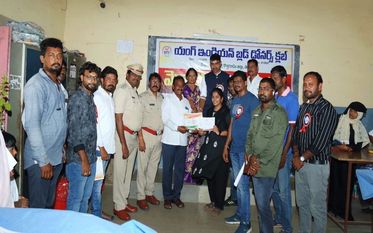 Kothagudem Urban : ఆరోగ్యంగా ఉన్న ప్రతీ ఒక్కరు రక్తదానం చేయొచ్చు : ఆర్టీఓ సంగం వెంక‌ట పుల్ల‌య్య‌