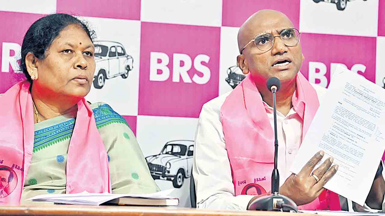 ఆదివాసీల పొట్టకొడుతున్న రేవంత్‌రెడ్డి