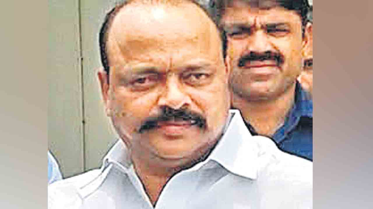 ఇజ్జత్‌ ఉంటే రాజీనామా చేసి మళ్లీ గెలవాలి.. కాంగ్రెస్‌లో చేరిన ఎమ్మెల్యేలకు కొండామురళీ సవాల్‌