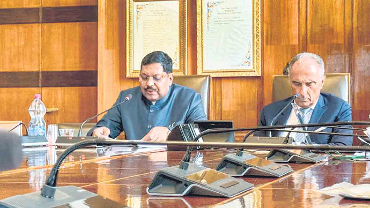 అసమానతలు పరిష్కరించకుంటే.. అసలైన ప్రజాస్వామ్యం కాదు