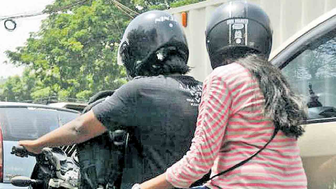 ద్విచక్ర వాహనానికి ఏబీఎస్‌ తప్పనిసరి