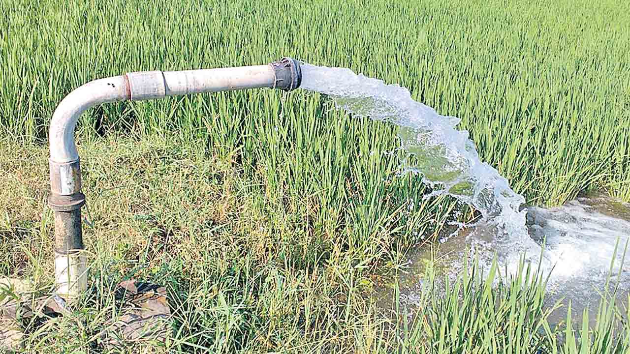 పెరిగిన భూగర్భజలం.. బోరుబావులకు ఊతం