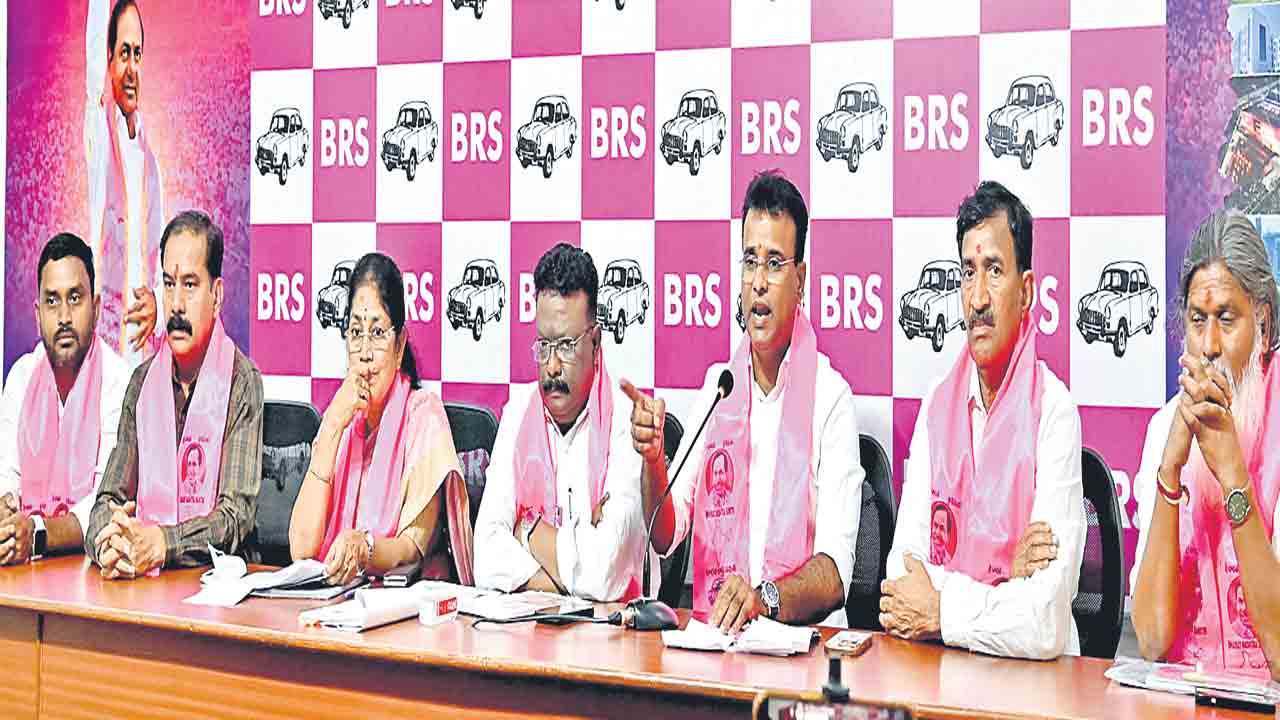 కూర్చున్న సీటేంది? కూస్తున్న కూతలేంది?