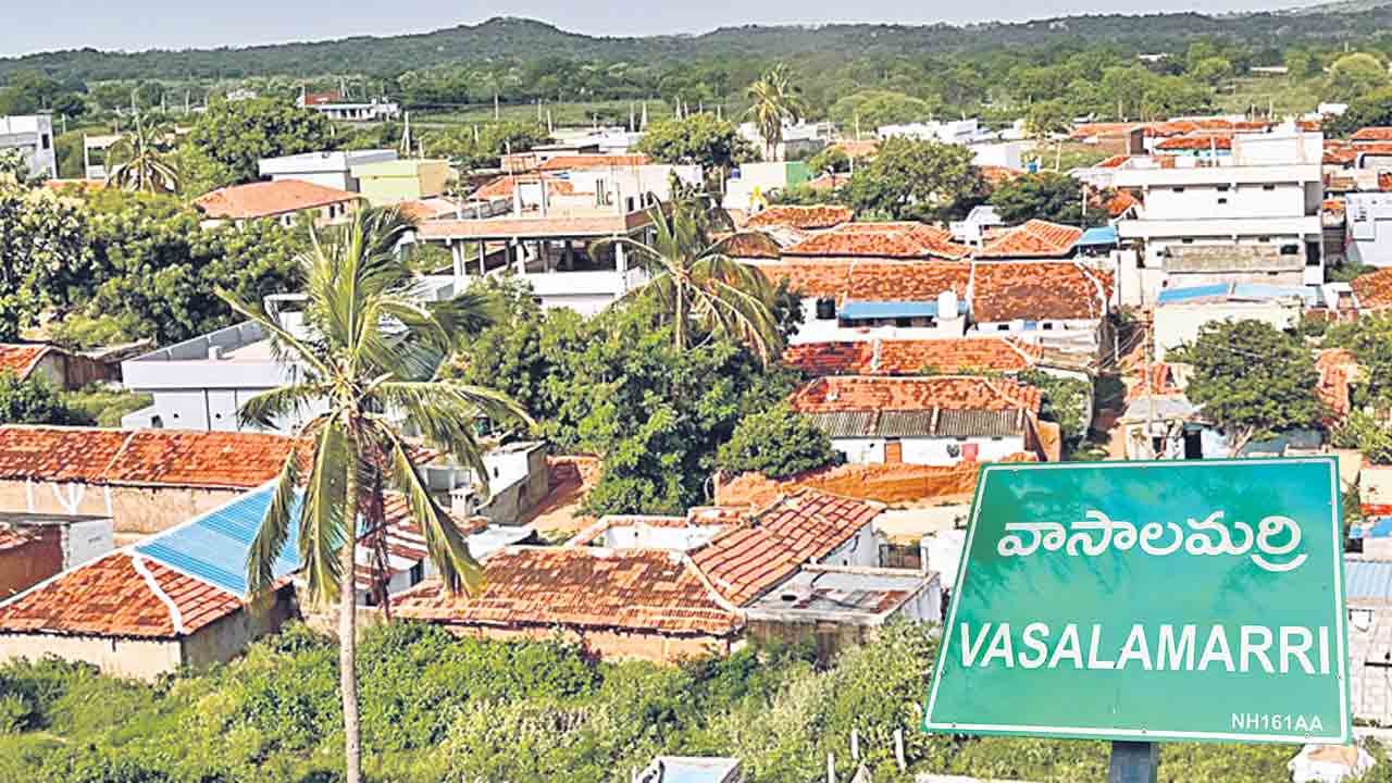 వాసాలమర్రి.. పట్టాల వర్రీ.. !